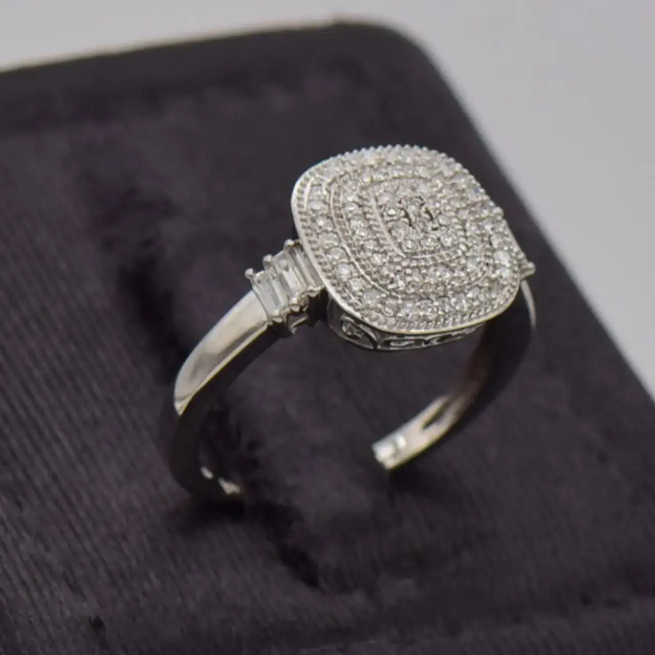 18ct White Gold Dress Ring - Thumbnail 2