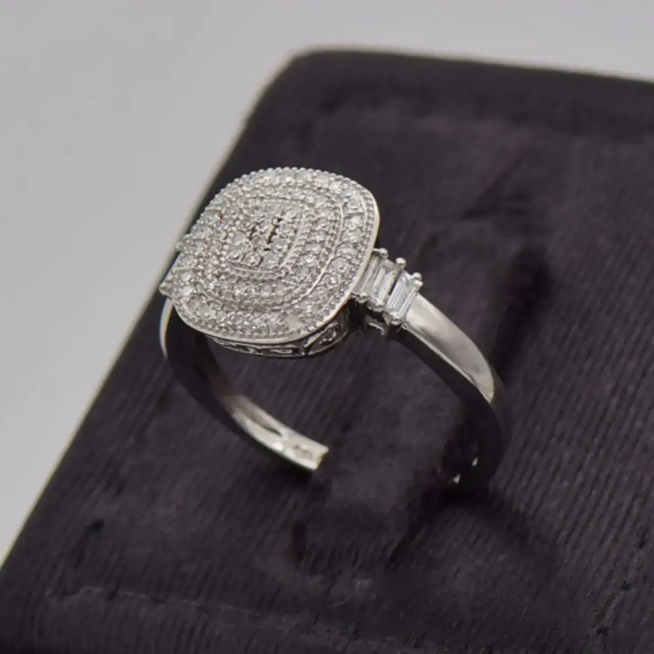 18ct White Gold Dress Ring - Thumbnail 3