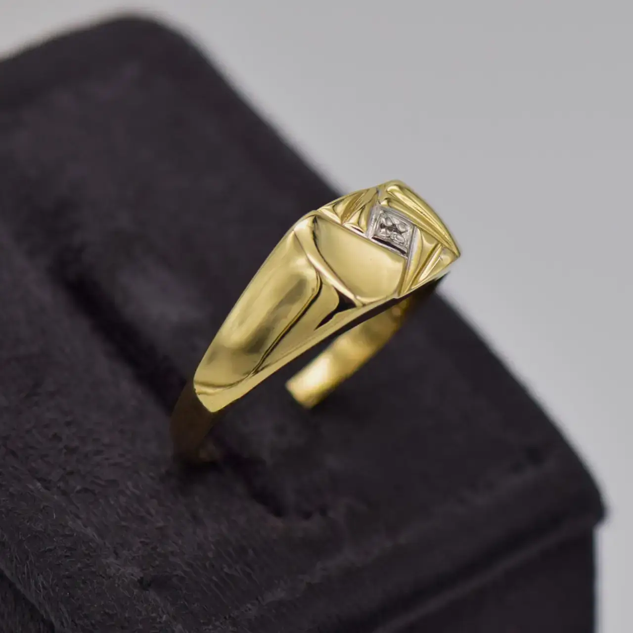 9ct Yellow Gold Men's Ring  - Thumbnail 2