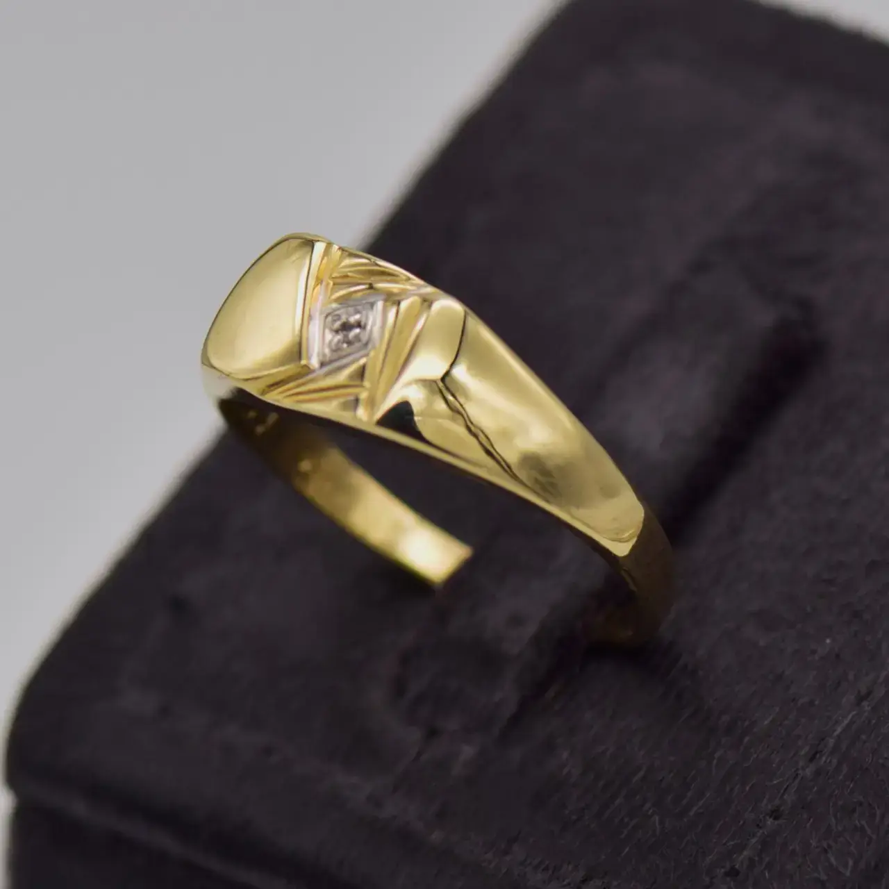 9ct Yellow Gold Men's Ring  - Thumbnail 3