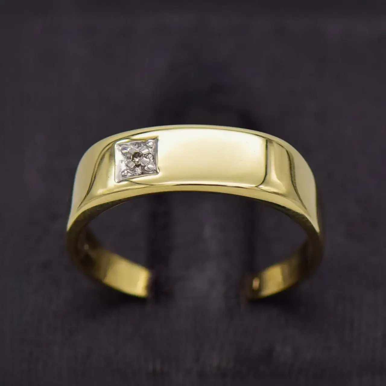 9ct Yellow Gold Men's Ring  - Thumbnail 1