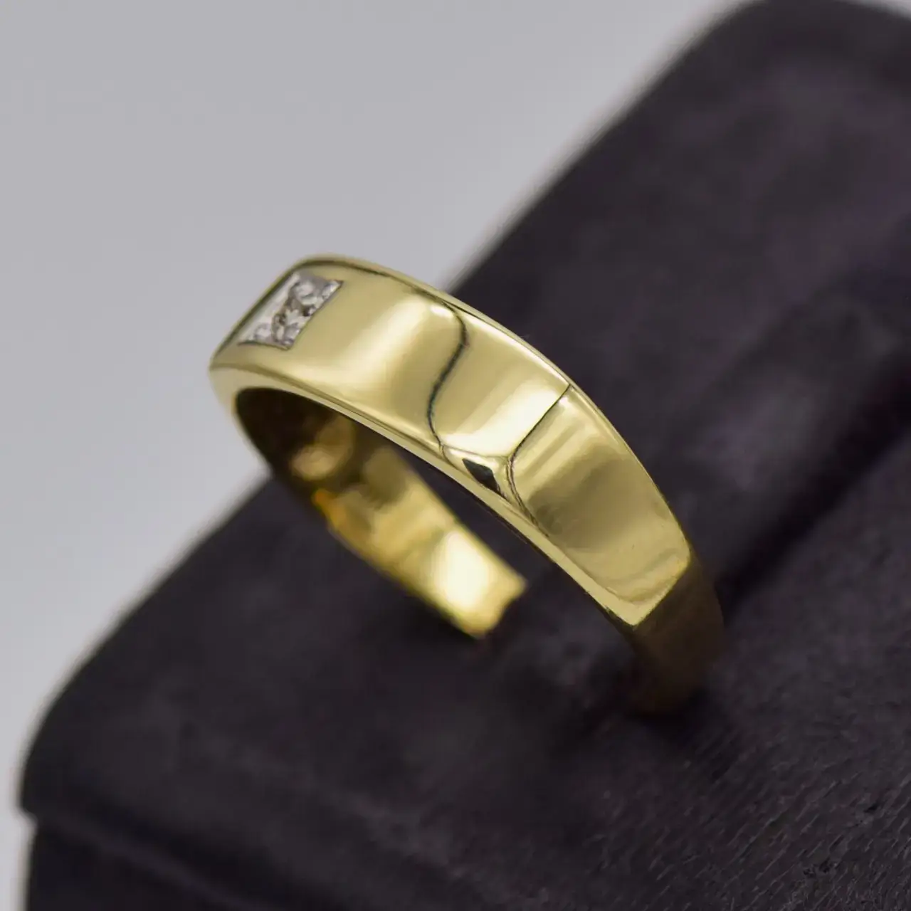 9ct Yellow Gold Men's Ring  - Thumbnail 3