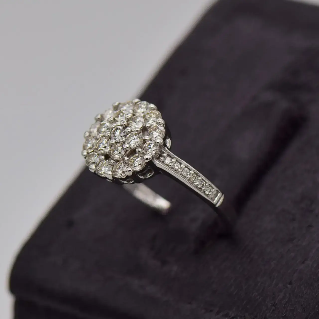 18ct White Gold Engagement Ring  - Thumbnail 3