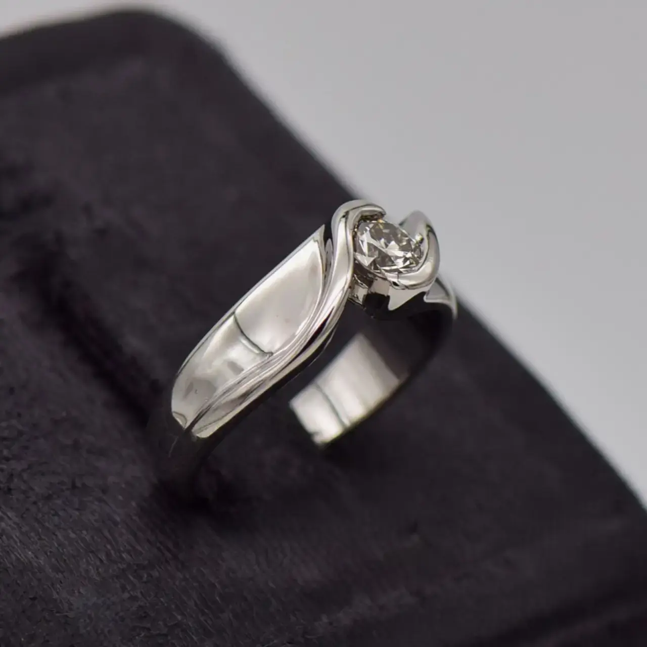 18ct White Gold Dress Ring - Thumbnail 2