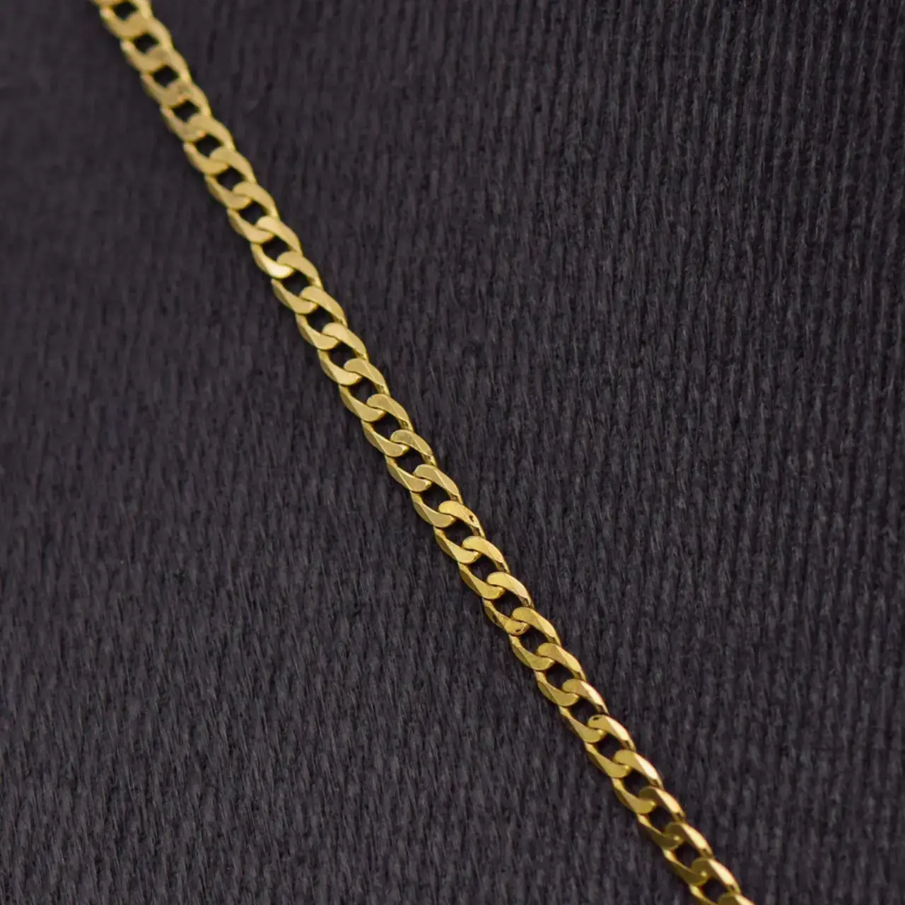 9ct Yellow Gold Chain & Pendant - Thumbnail 3