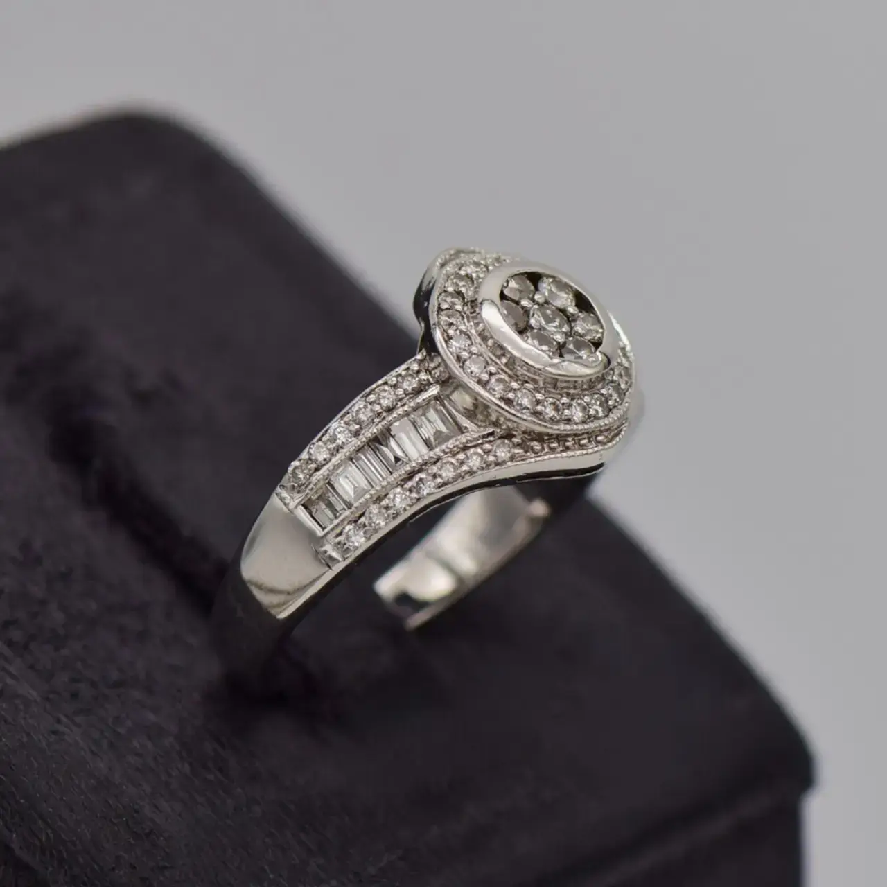18Ct White Gold Dress Ring - Thumbnail 2