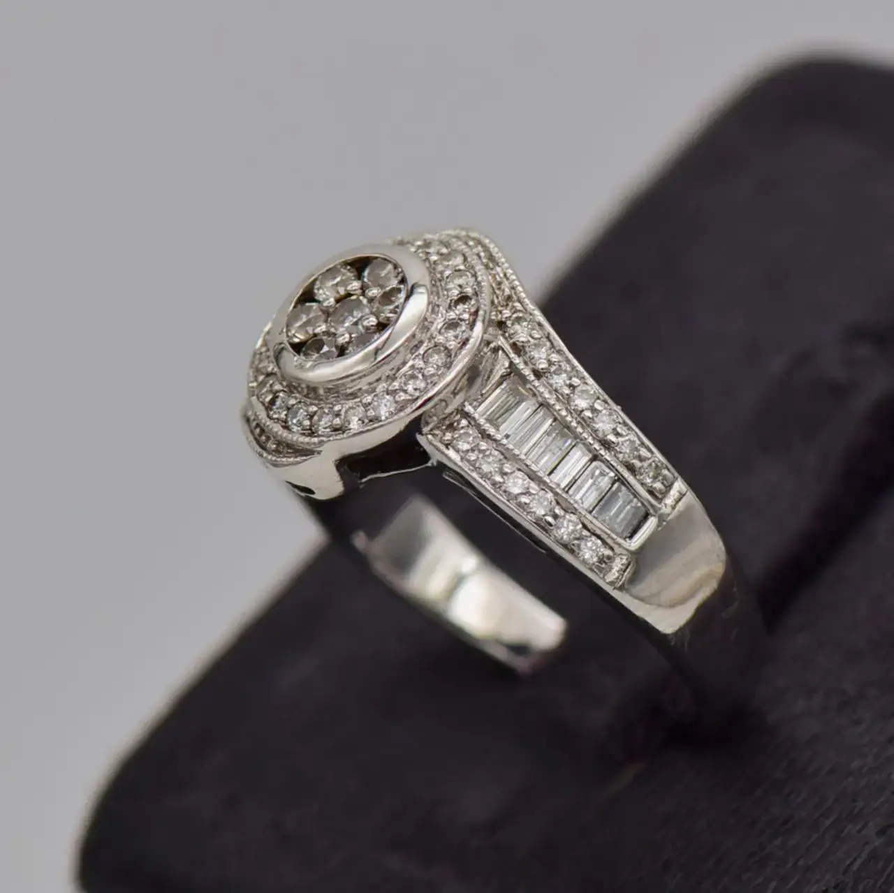 18Ct White Gold Dress Ring - Thumbnail 3