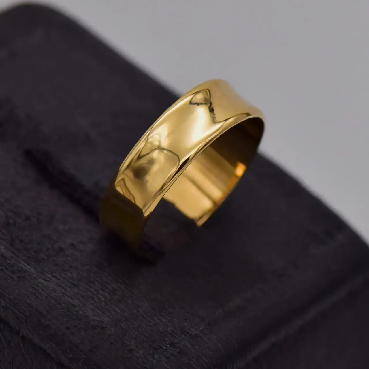 18Ct Yellow Gold Wedding Band [Concave] - Thumbnail 2