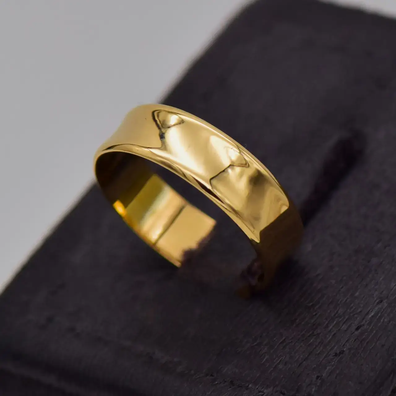 18Ct Yellow Gold Wedding Band [Concave] - Thumbnail 3