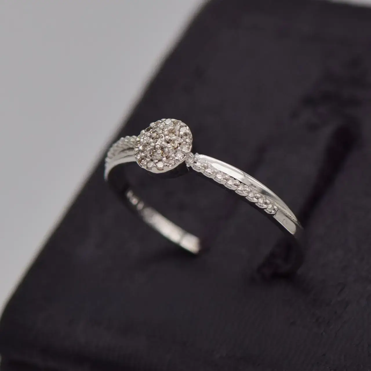 18ct White Gold Engagement Ring  - Thumbnail 3