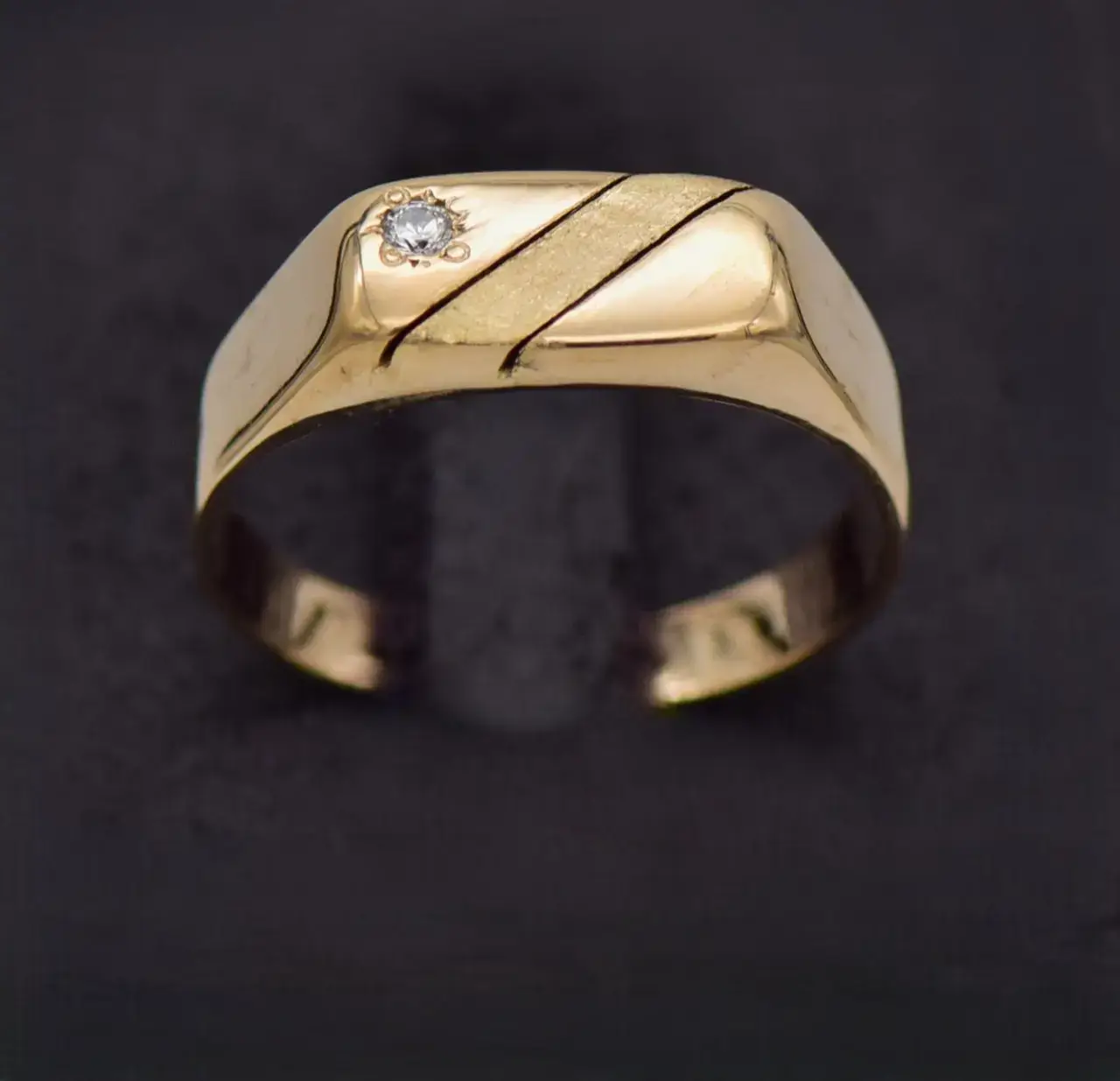 8ct Yellow Gold Men's Ring   - Thumbnail 1