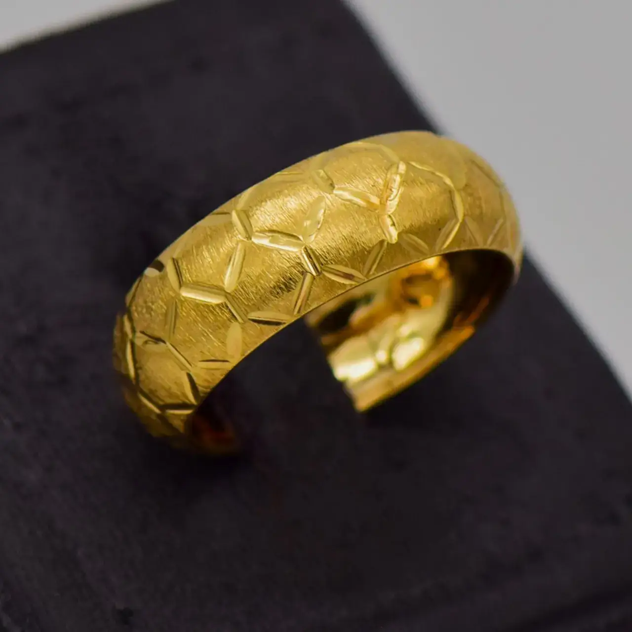 18ct Yellow Gold Dress Ring   - Thumbnail 2