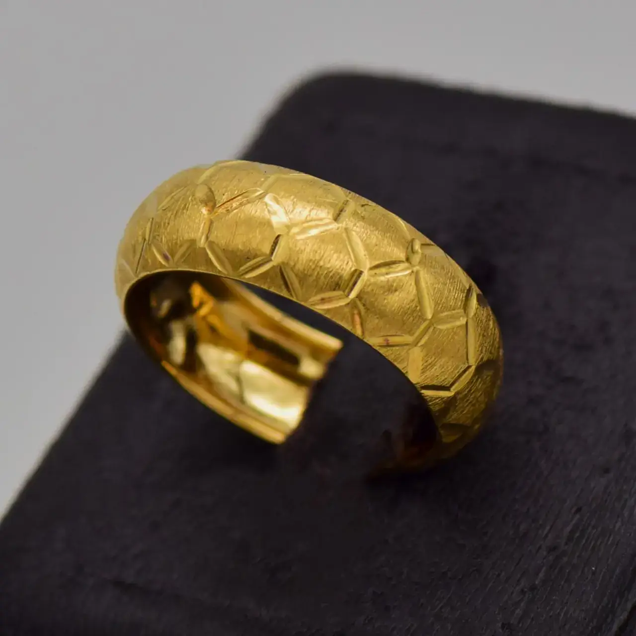 18ct Yellow Gold Dress Ring   - Thumbnail 4