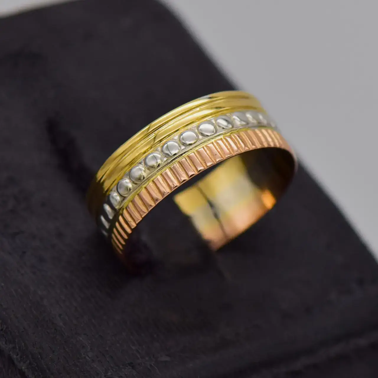 18ct Tri Colour Gold Wedding Band [Patterned] - Thumbnail 2