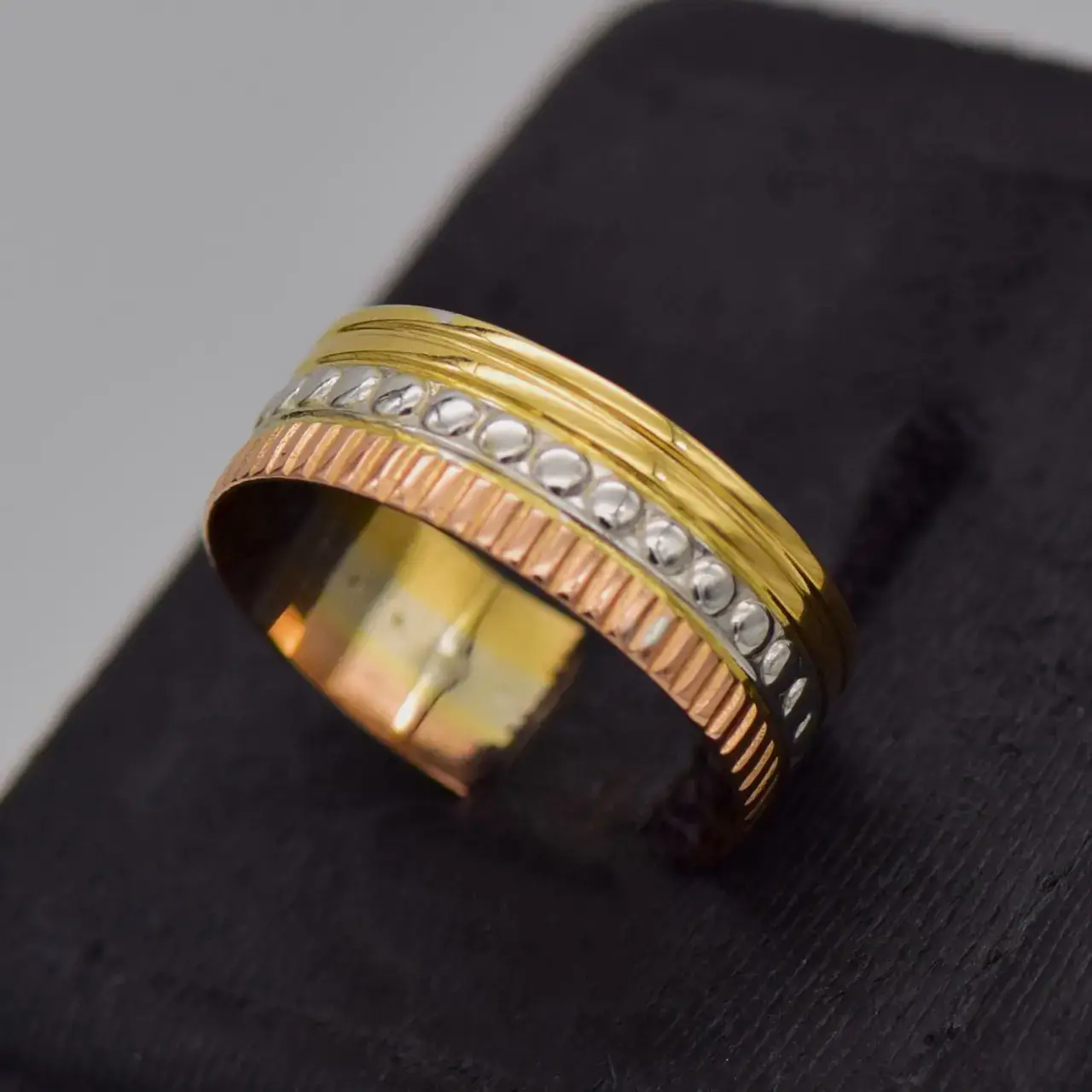 18ct Tri Colour Gold Wedding Band [Patterned] - Thumbnail 3
