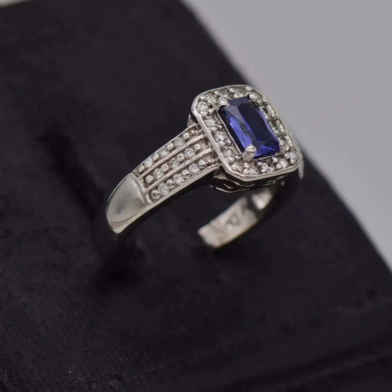18ct White Gold Dress Ring  - Thumbnail 2