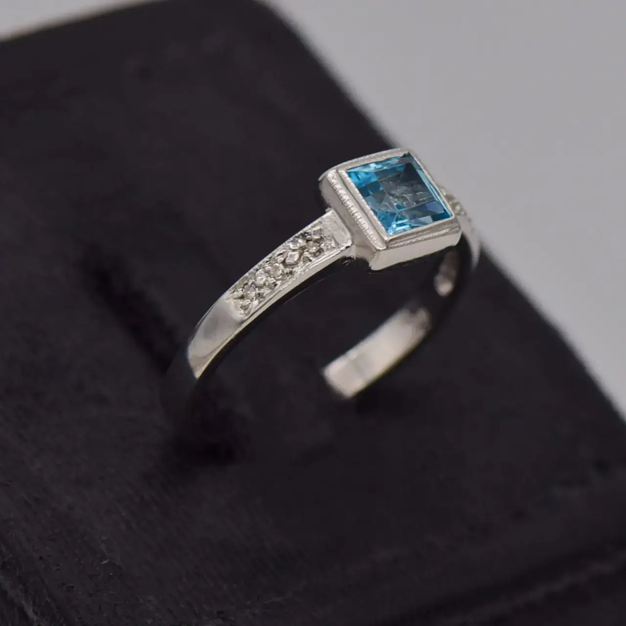 9ct White Gold Dress Ring  - Thumbnail 2