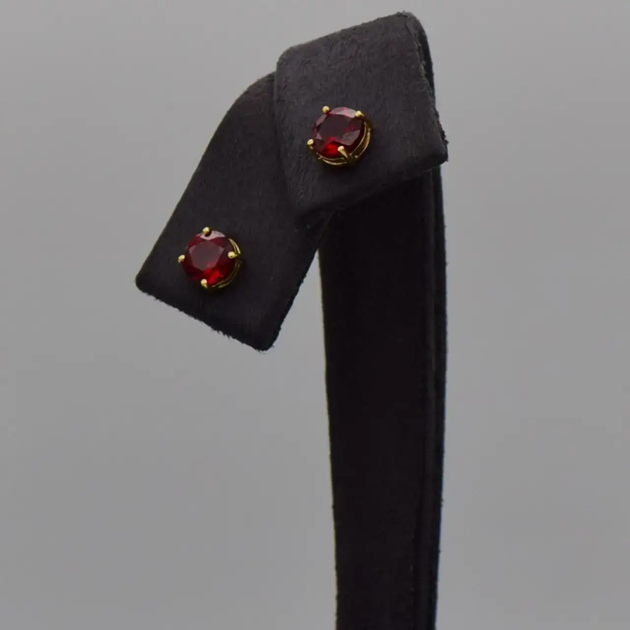 9ct Yellow Gold Stud Earrings - Thumbnail 1