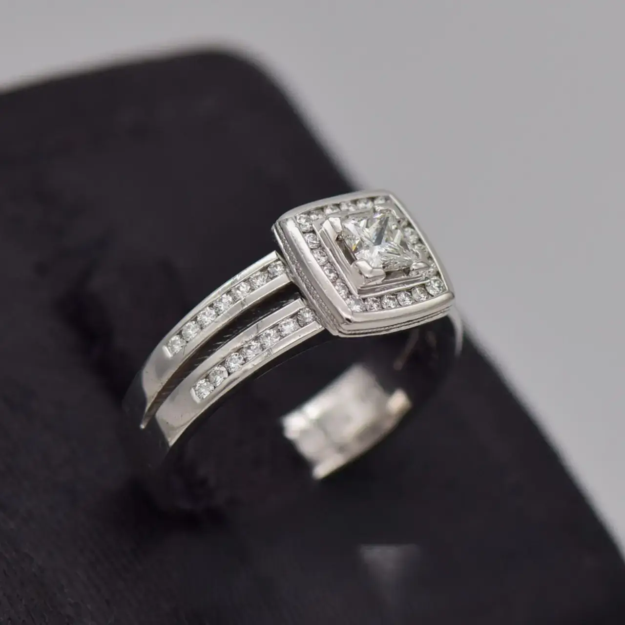 18ct White Gold Wedding Ring  - Thumbnail 2
