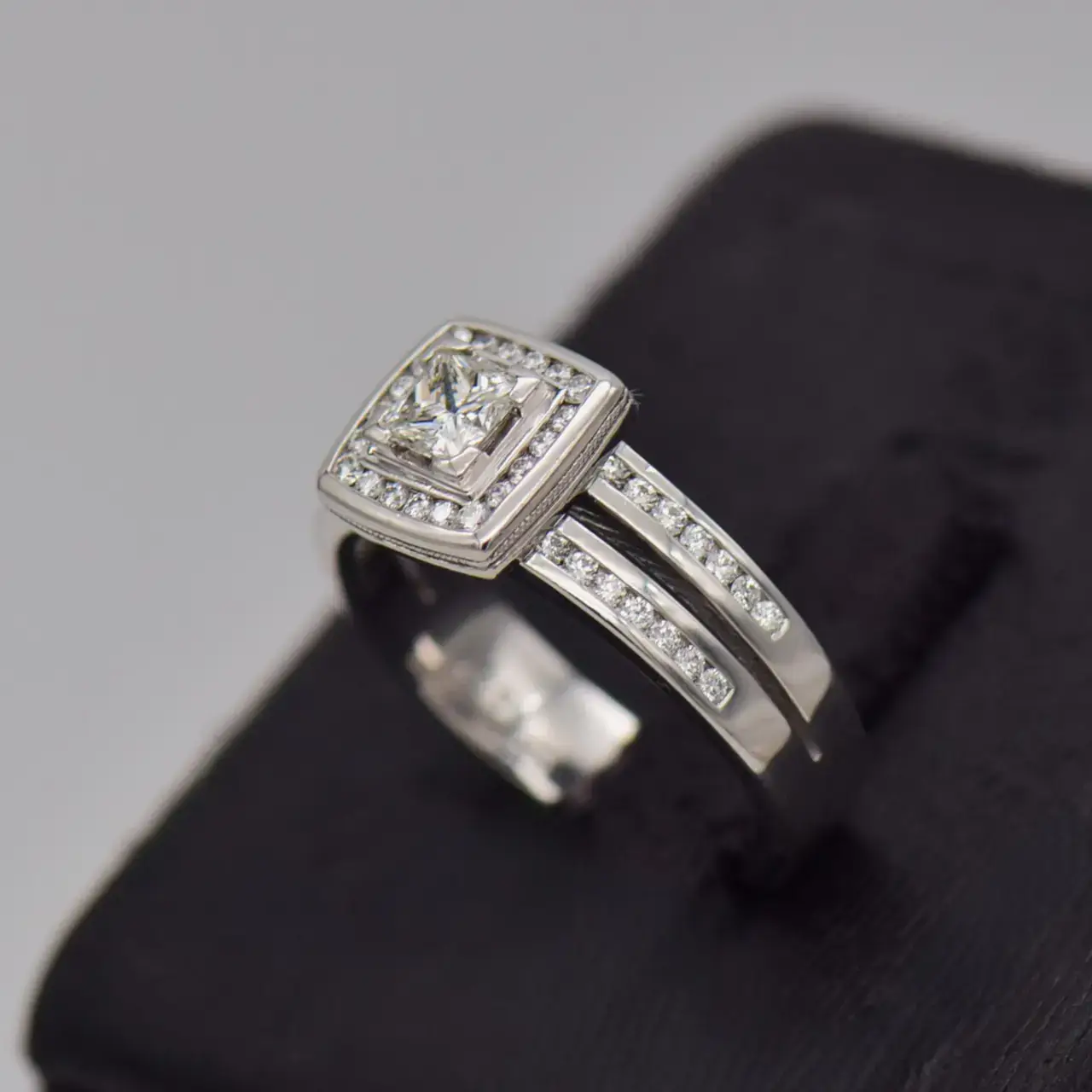18ct White Gold Wedding Ring  - Thumbnail 3