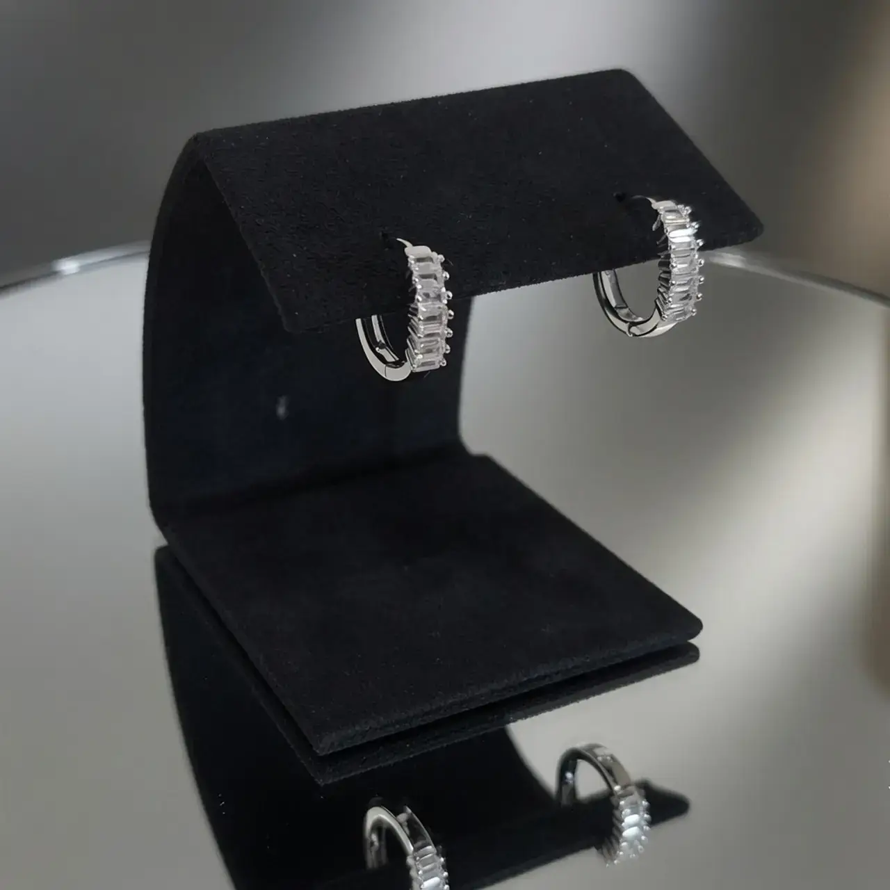 925 Silver Cz Huggies Mser040 Ladies Earring - Thumbnail 1