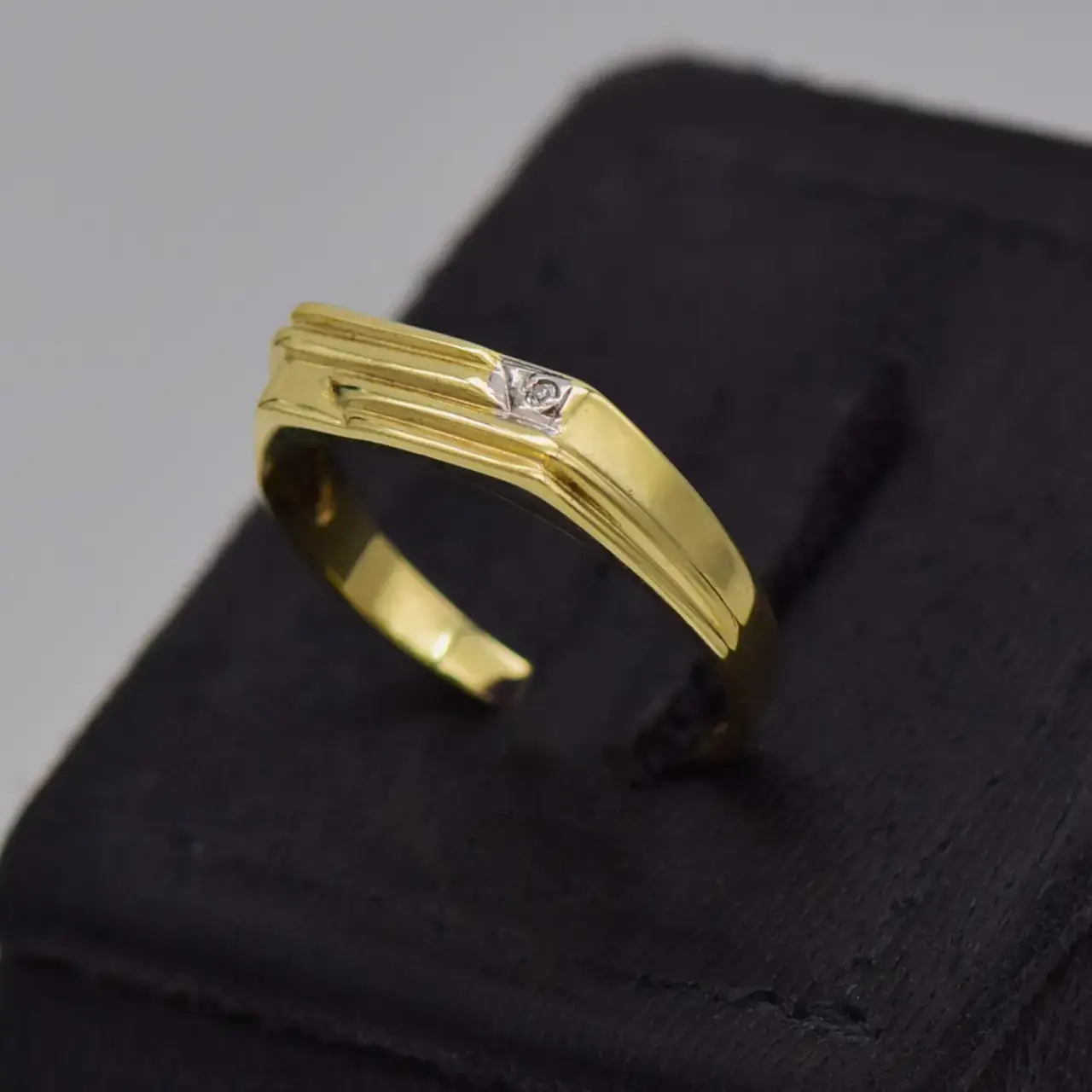 9ct Yellow Gold Men's Ring  - Thumbnail 2