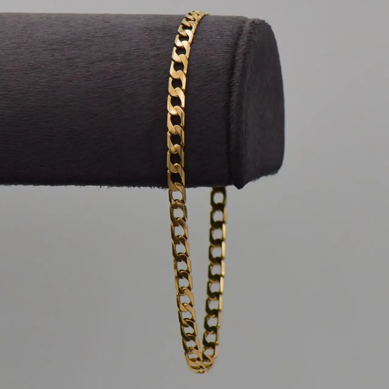 9ct Yellow Gold Bracelet [Curb-Link] - Thumbnail 1