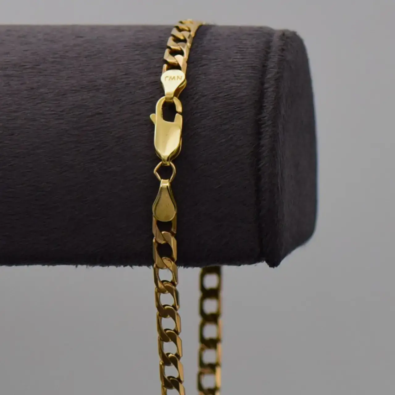 9ct Yellow Gold Bracelet [Curb-Link] - Thumbnail 2