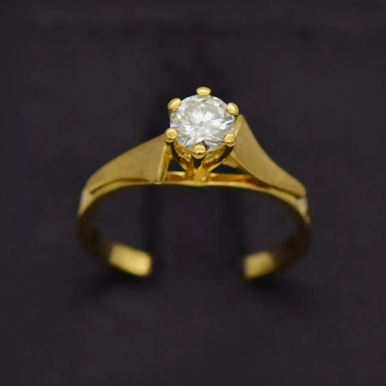 18ct Yellow Gold Engagement Ring - Thumbnail 1