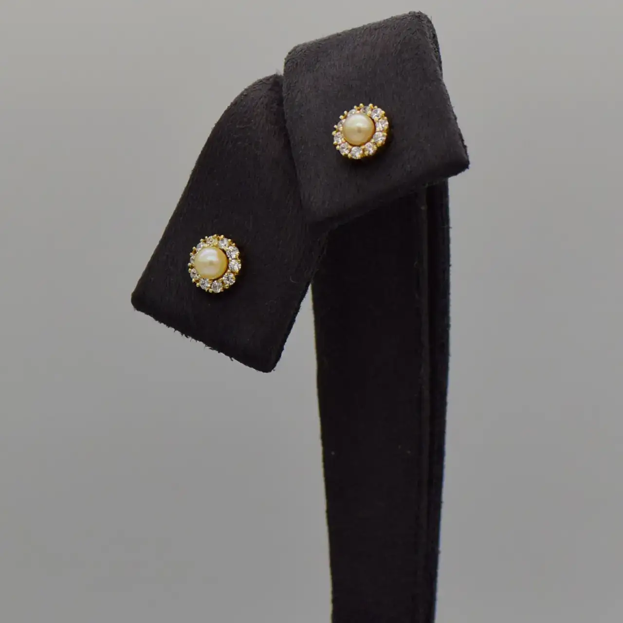 9ct Yellow Gold Stud Earrings  - Thumbnail 1