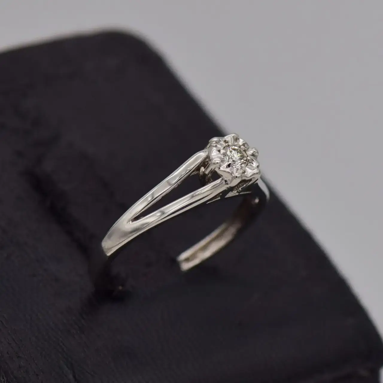 9Ct White Gold Engagement Ring - Thumbnail 2