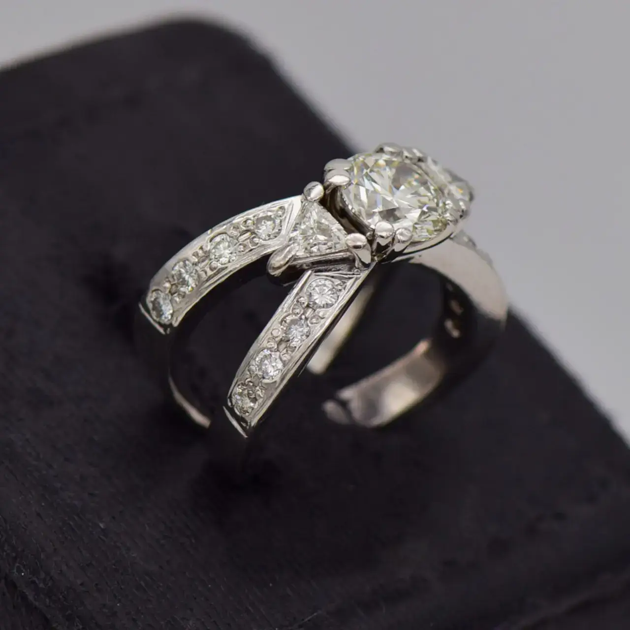 18ct White Gold Engagement Ring  - Thumbnail 2