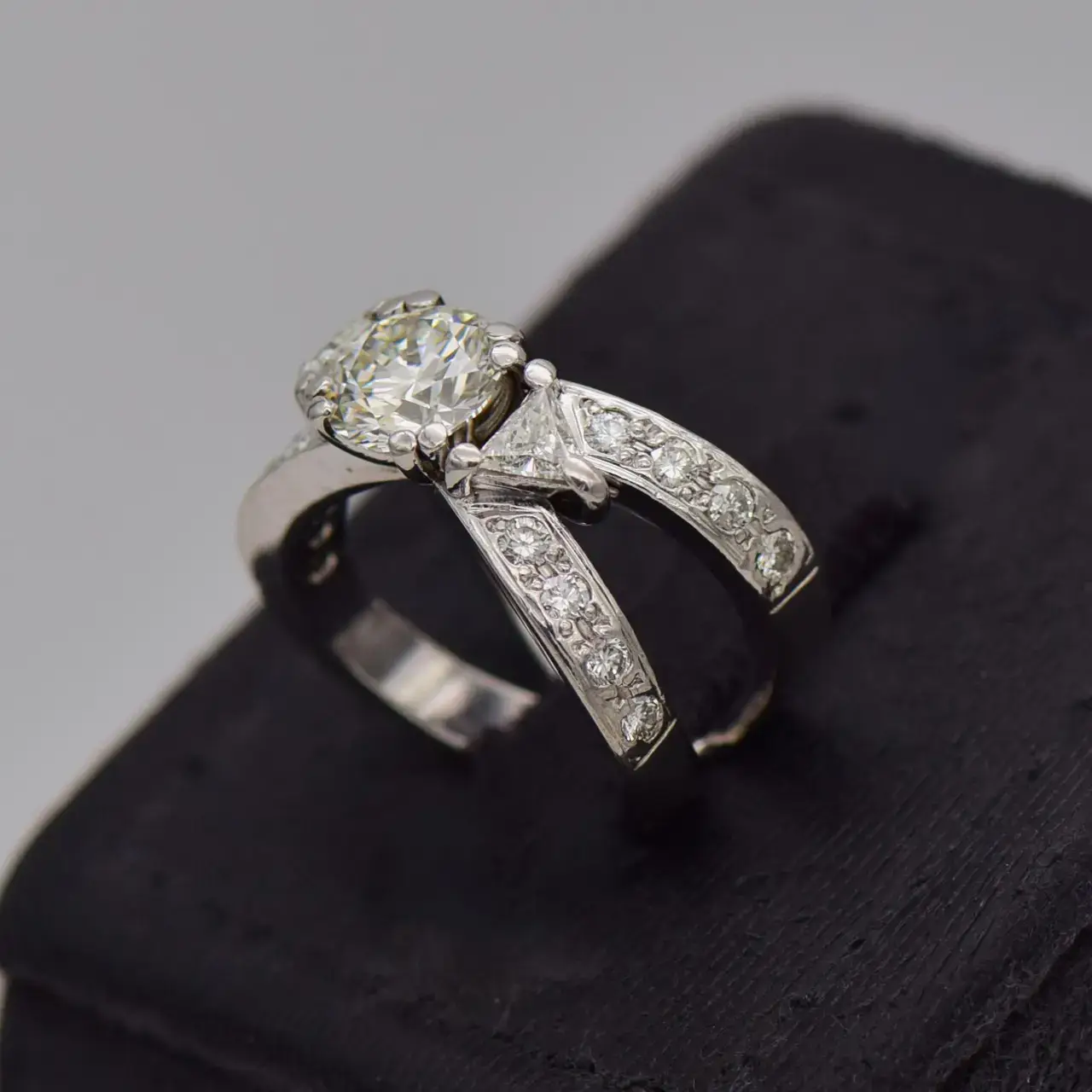 18ct White Gold Engagement Ring  - Thumbnail 3