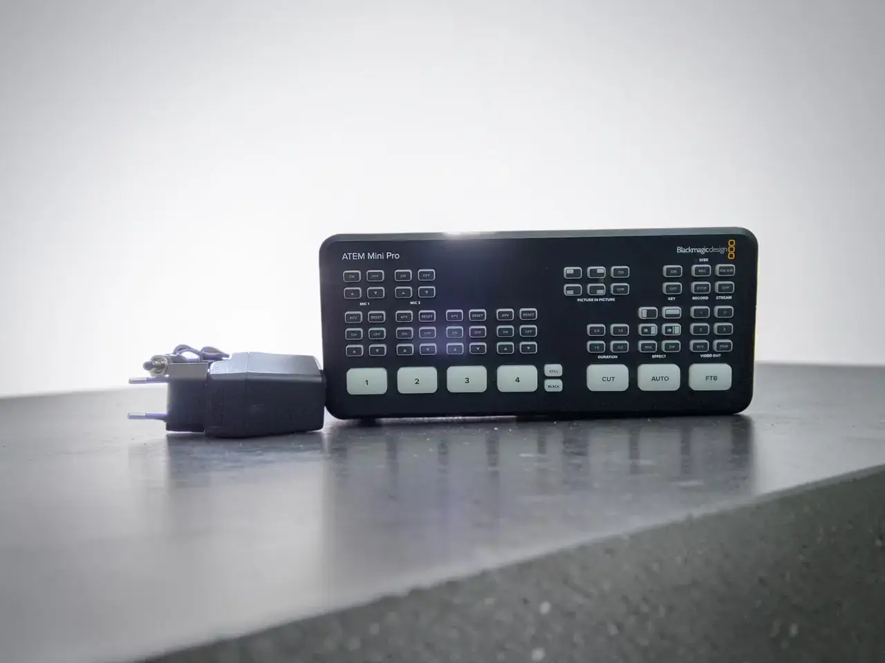 Blackmagic Design Atem Mini Pro Hdmi Live Stream Switcher - Thumbnail 1