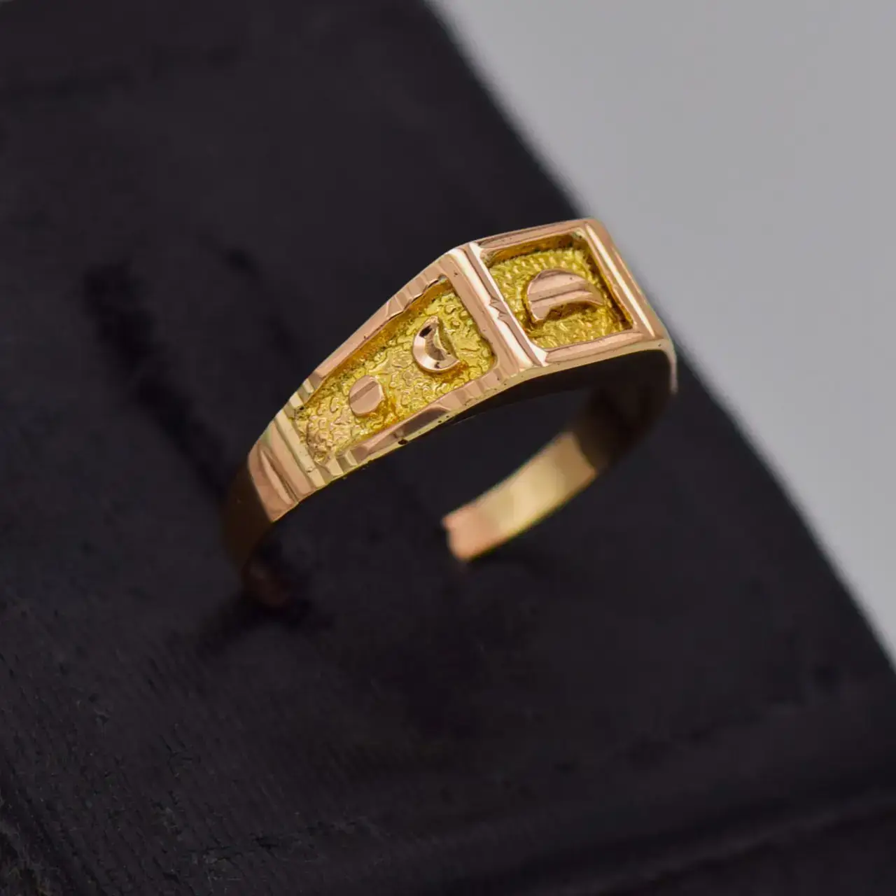 20ct Yellow Gold Dress Ring  - Thumbnail 2