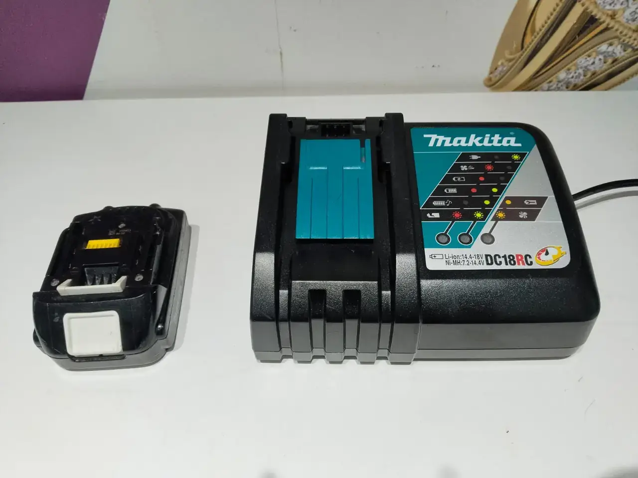 Makita Dc18rc Charrger And 1.5Ah Battery - Thumbnail 1