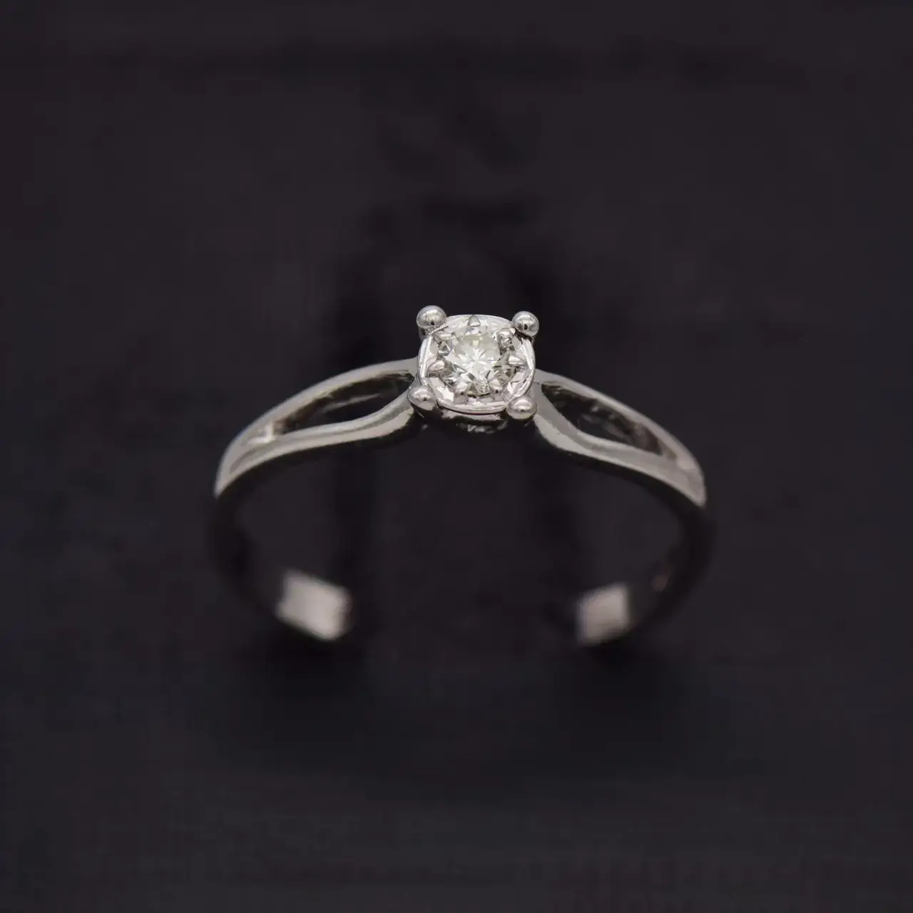 18ct White Gold Engagement Ring  - Thumbnail 1