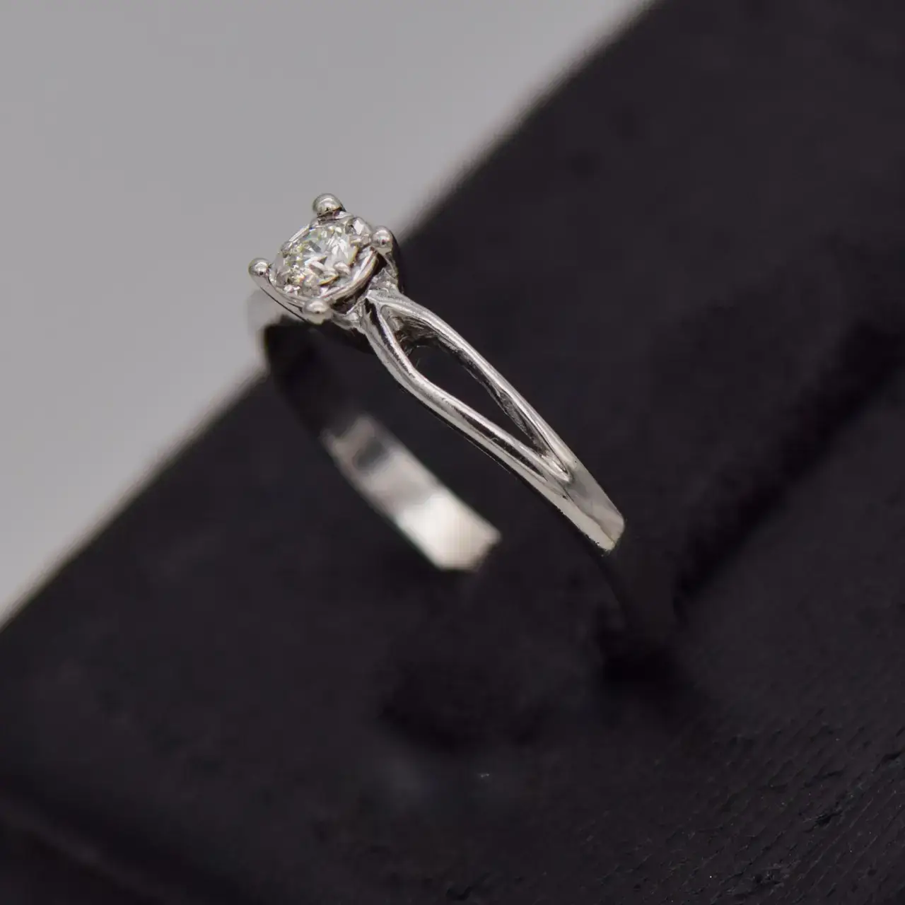 18ct White Gold Engagement Ring  - Thumbnail 11