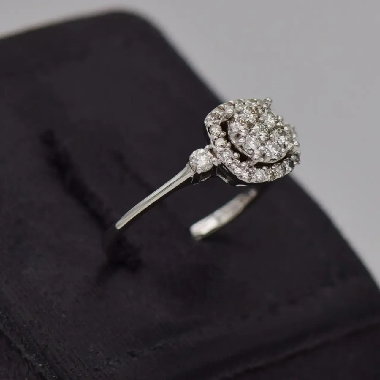 18ct White Gold Engagement Ring  - Thumbnail 2