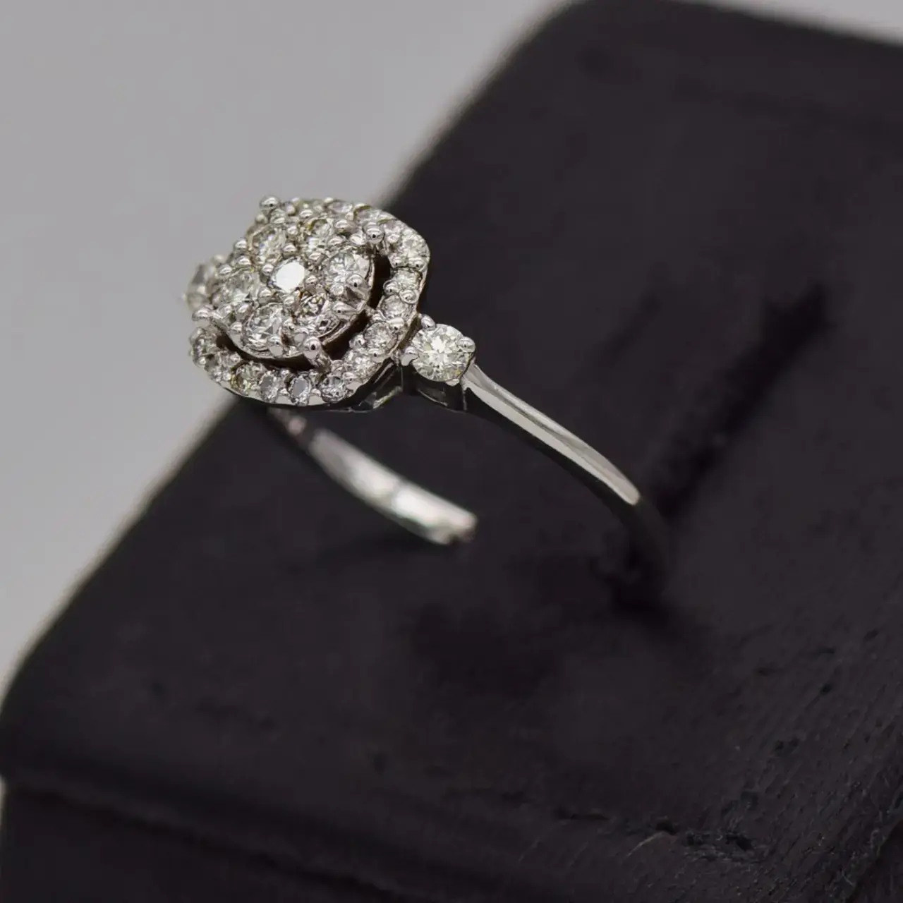 18ct White Gold Engagement Ring  - Thumbnail 3