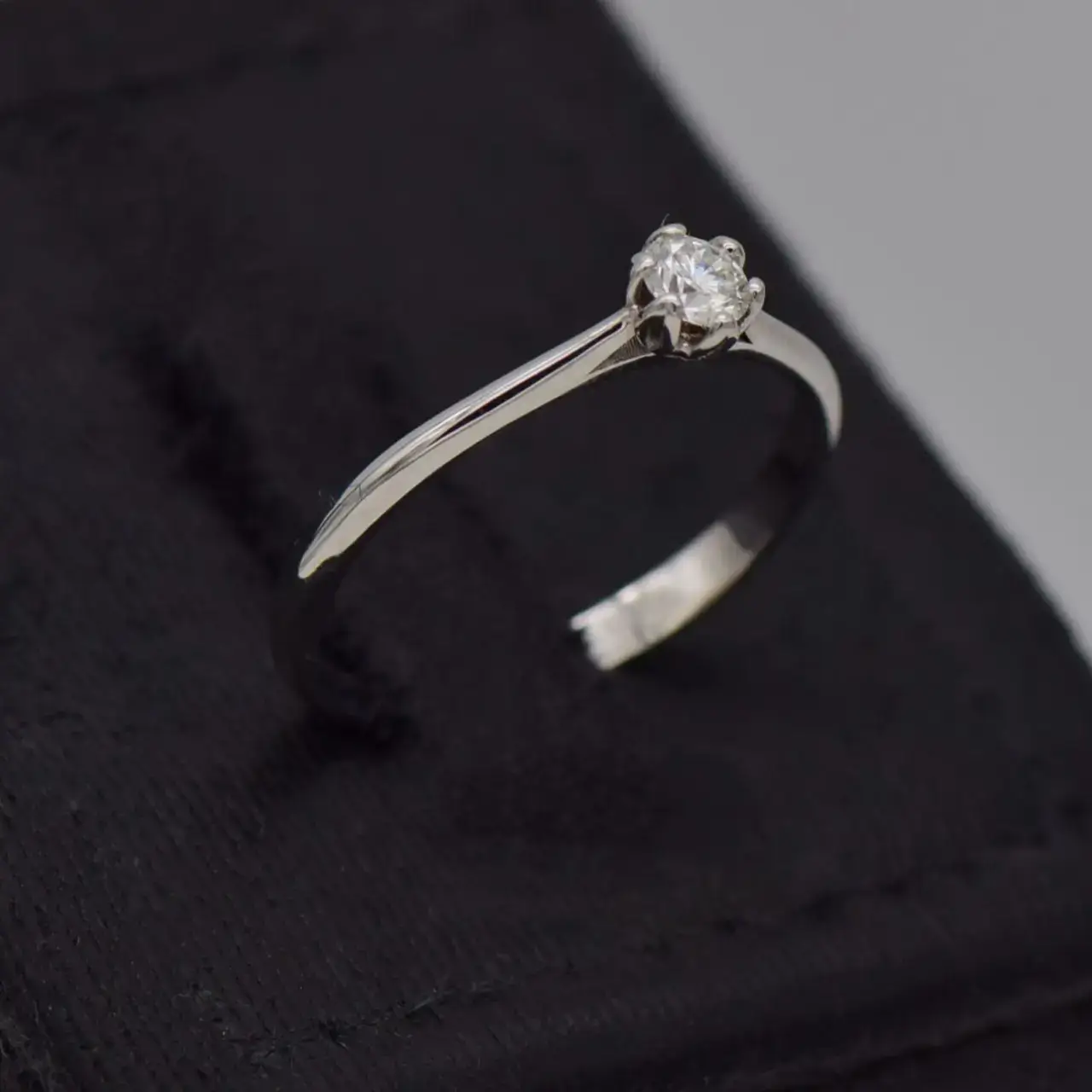 18ct White Gold Engagement Ring  - Thumbnail 2