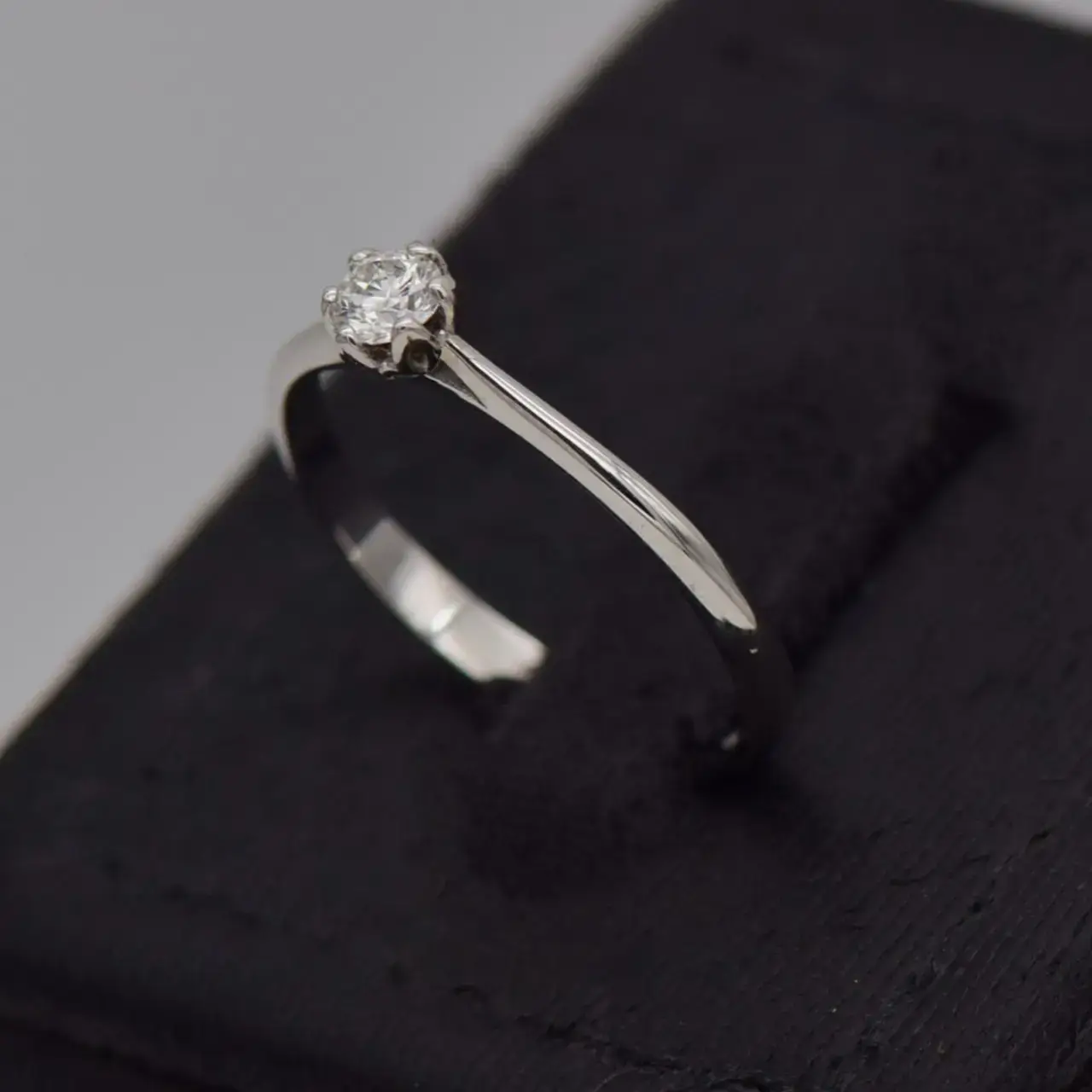18ct White Gold Engagement Ring  - Thumbnail 3