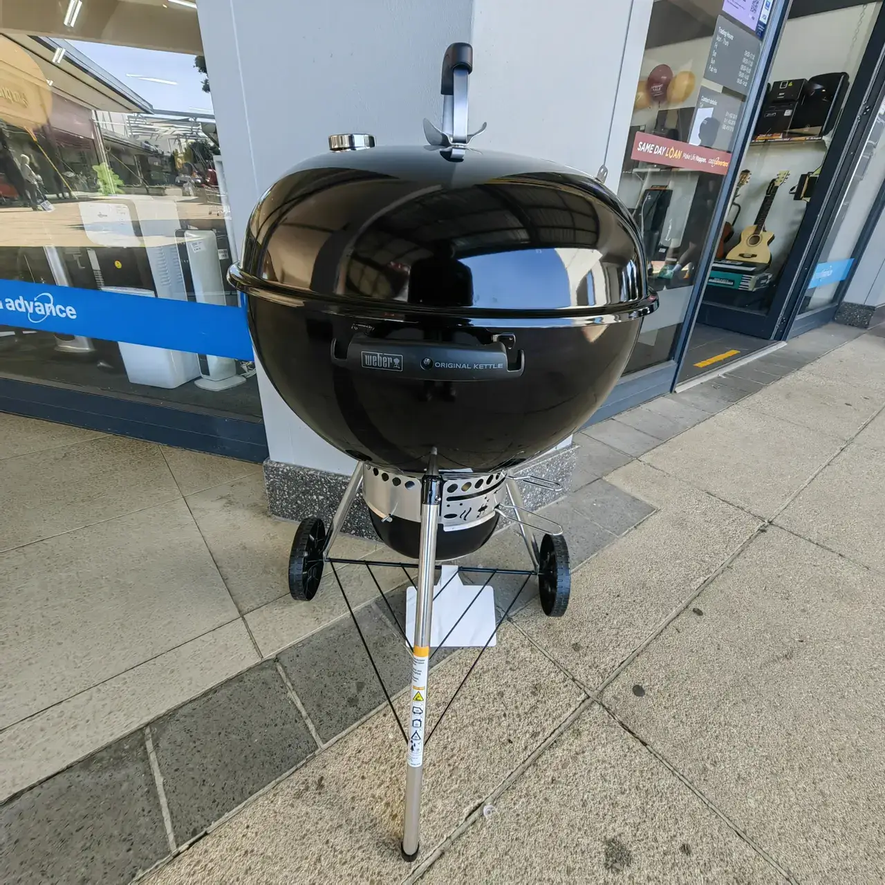 57Cm Weber Charcoal Kettle Braai - Thumbnail 2