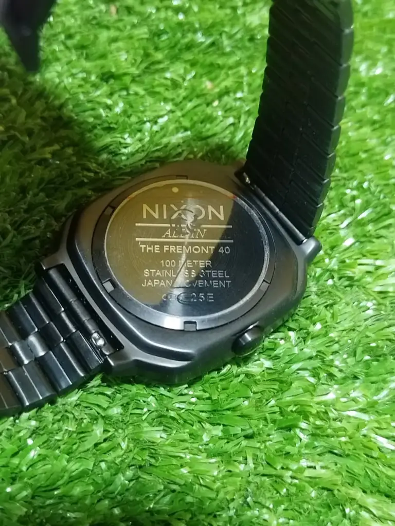 Fremont 40 Silver Dial And Silver Steel Bracelet 40Mm Unisex Watch - View 3