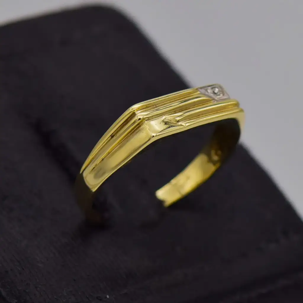 9ct Yellow Gold Men's Ring - View 3