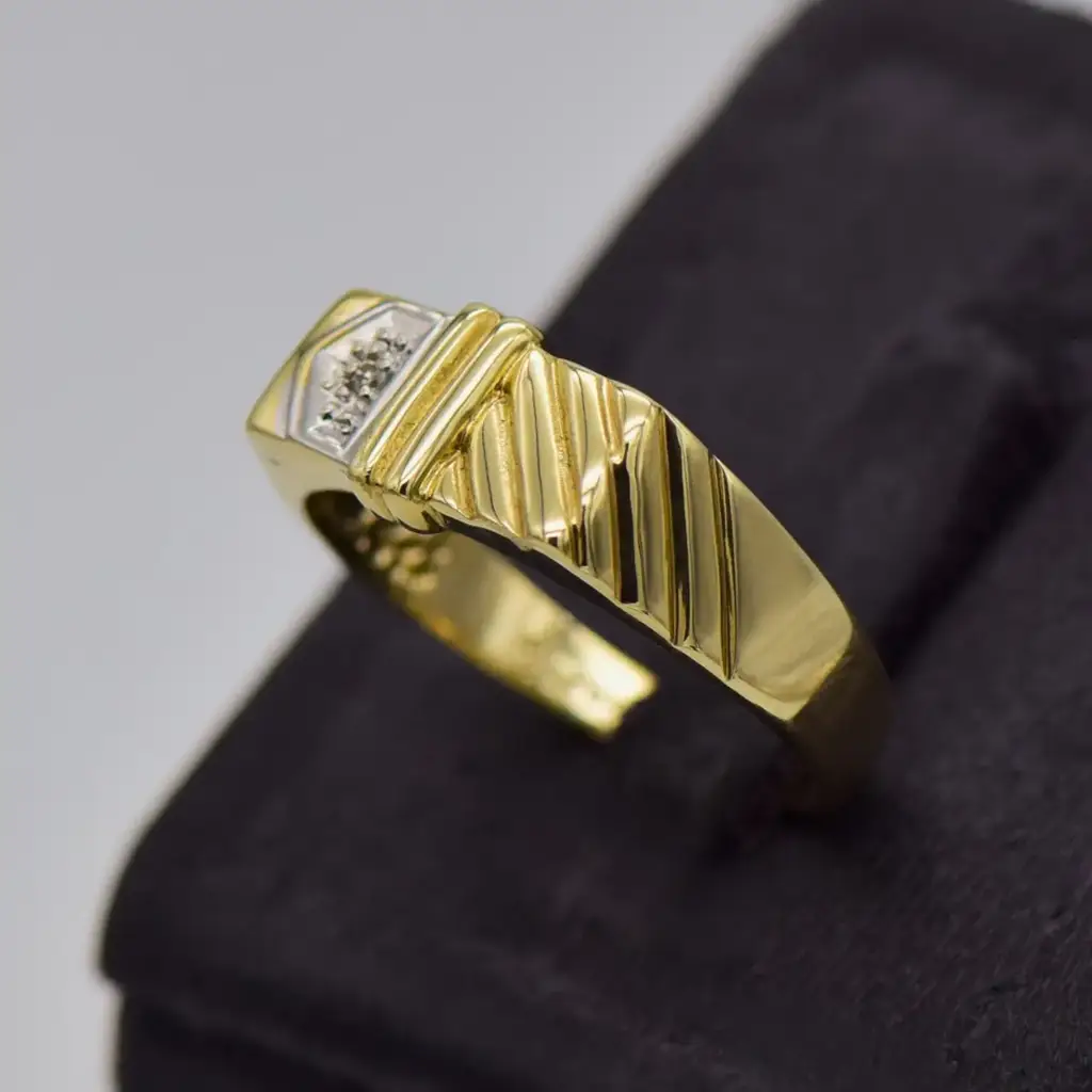 9Ct Yellow Gold Men's Ring - View 3