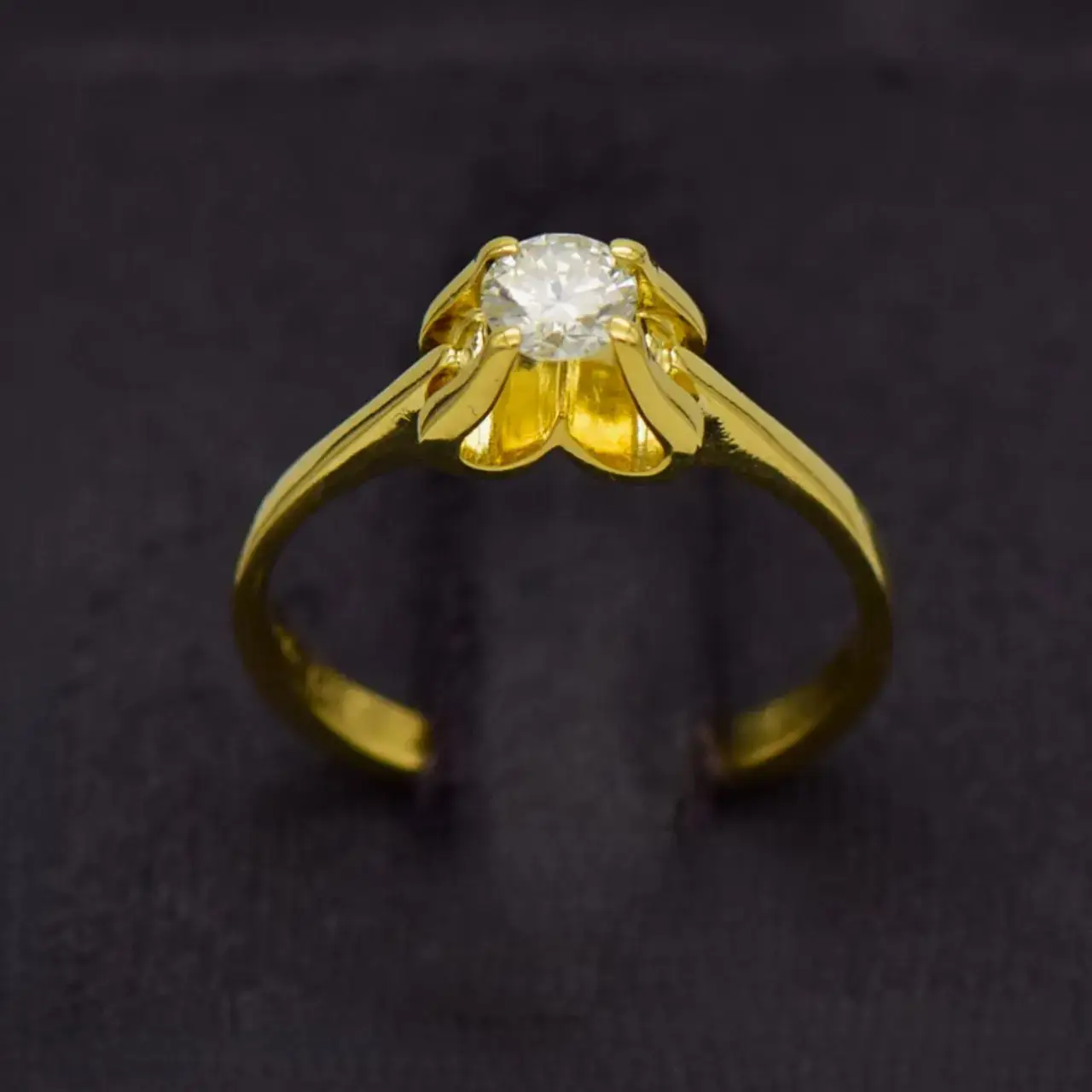 18ct Yellow Gold Solitaire Ring  - Thumbnail 1