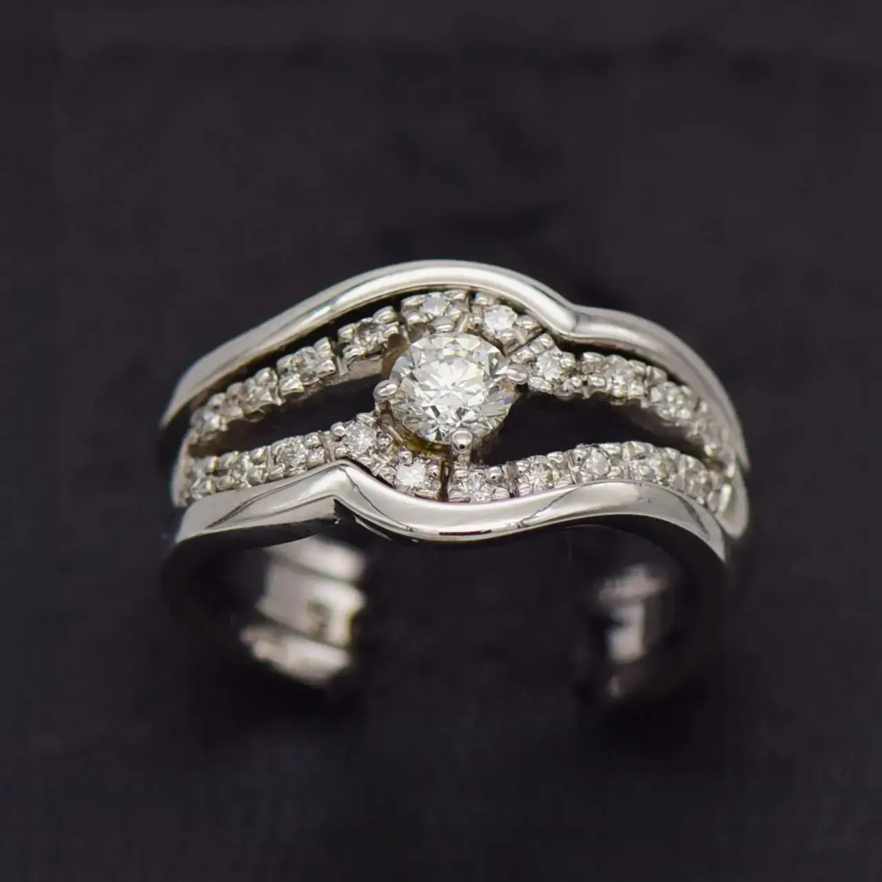 9ct White Gold Wedding Ring [Trip Set] - Thumbnail 1