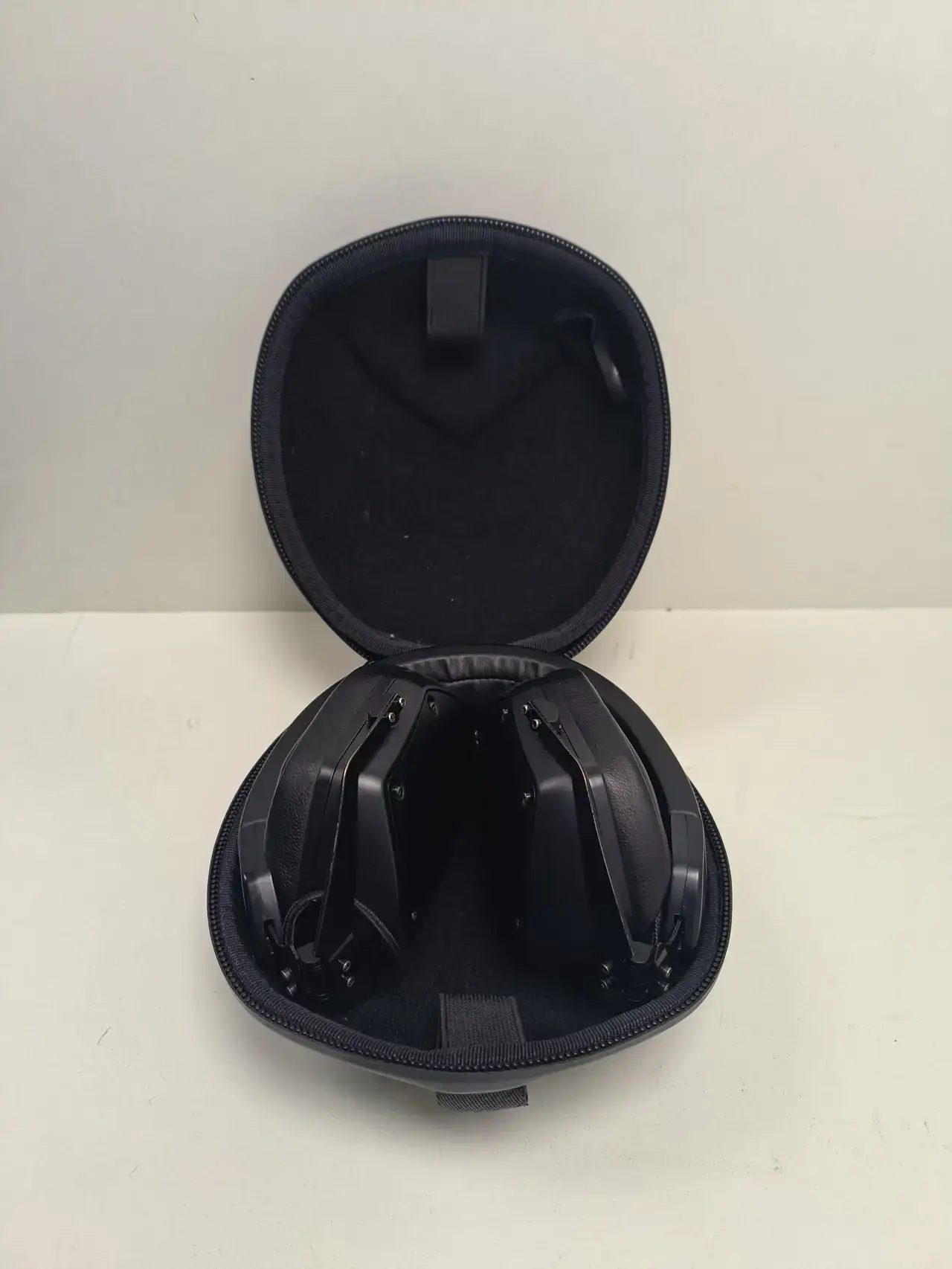 V-Mode Over-Ear Headphones | Noise-Canceling | Wireless | M-200 - Thumbnail 1