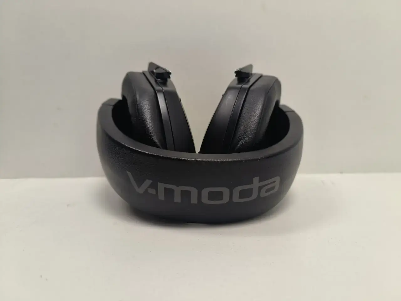 V-Mode Over-Ear Headphones | Noise-Canceling | Wireless | M-200 - Thumbnail 2